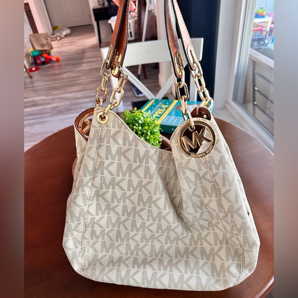 Michael Kors shoulder purse - Picture 1 of 3